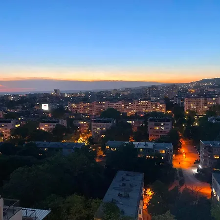 апартамент Flowers Apartment Warna